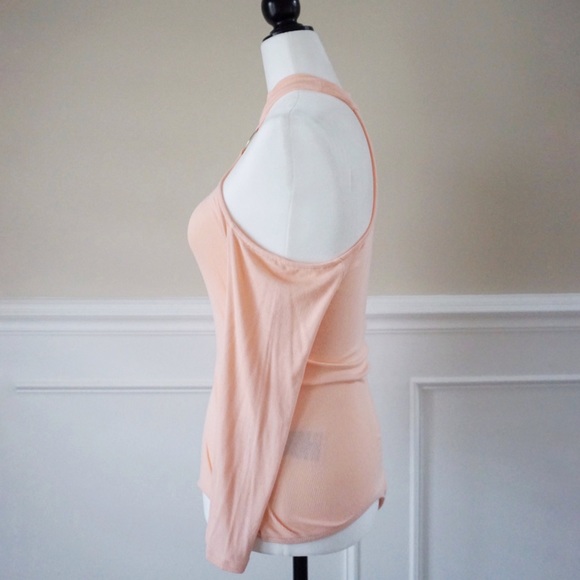 Very flattering off shoulder body suit - Picture 3 of 7